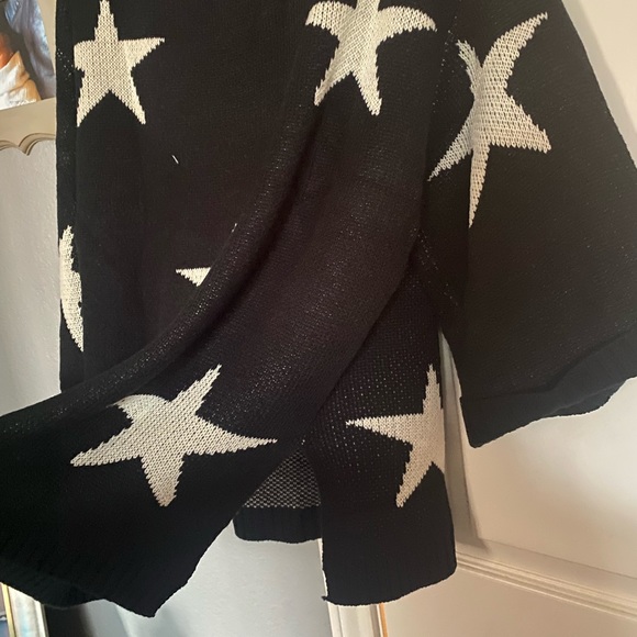 Umgee black and ivory star print soft sweater - Picture 4 of 4
